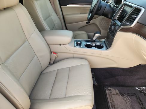 Used 2018 Jeep Grand Cherokee Limited w/ Luxury Group II image 14