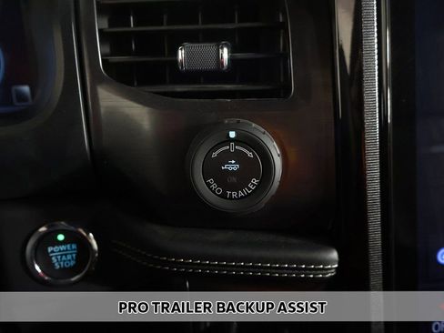 Used 2023 Ford F150 Lightning Platinum image 9