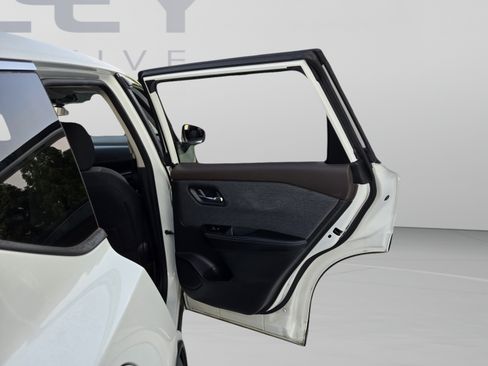 Used 2023 Nissan Rogue SV FWD image 24