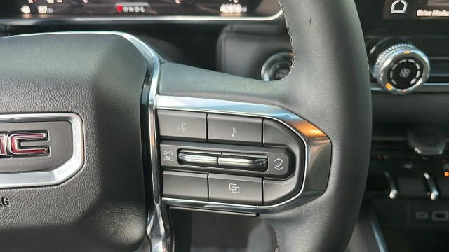 Used 2025 GMC Canyon Elevation RWD image 10