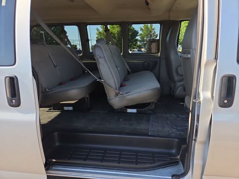 Used 2017 Chevrolet Express 2500 LS RWD image 21