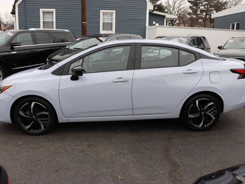 Used 2024 Nissan Versa SR image 2