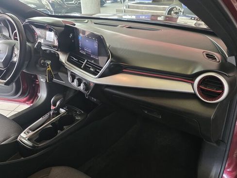 Used 2024 Chevrolet Trax RS FWD image 26