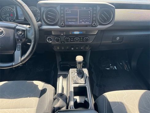 Used 2022 Toyota Tacoma TRD Sport image 11
