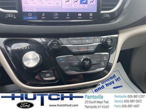 Used 2024 Chrysler Pacifica Touring-L FWD image 28