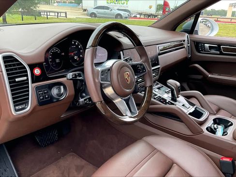 Used 2023 Porsche Cayenne image 17