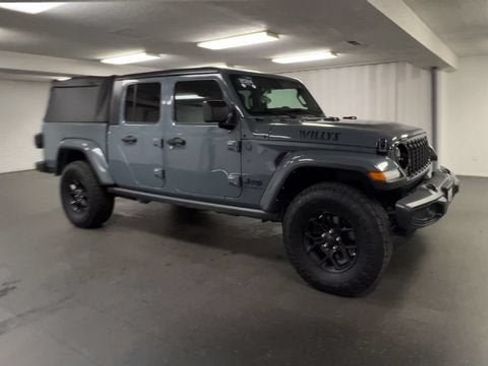 Used 2024 Jeep Gladiator Sport AWD/4WD image 2