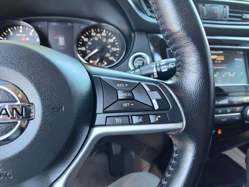 Used 2020 Nissan Rogue SV FWD image 19