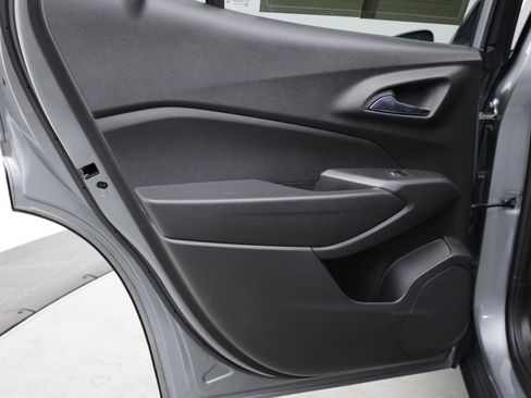 Used 2024 Chevrolet Trax LT w/ Sunroof Package FWD image 31