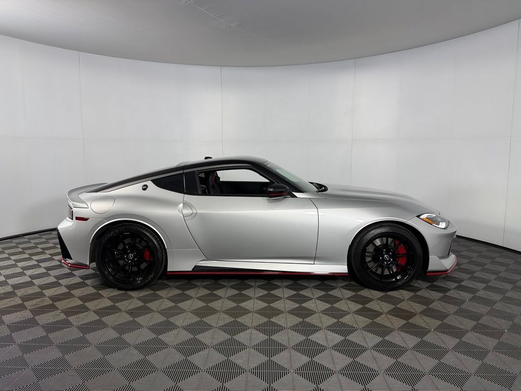 Used 2025 Nissan Z NISMO w/ Floor Mat Package RWD image 6