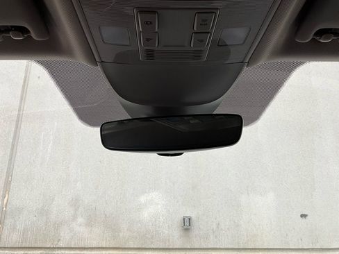 Used 2025 Volkswagen Taos SE image 18