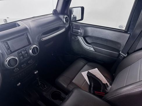 Used 2012 Jeep Wrangler Unlimited Rubicon w/ Connectivity Group image 20