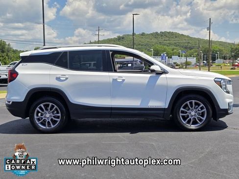 Used 2024 GMC Terrain SLT AWD/4WD image 2