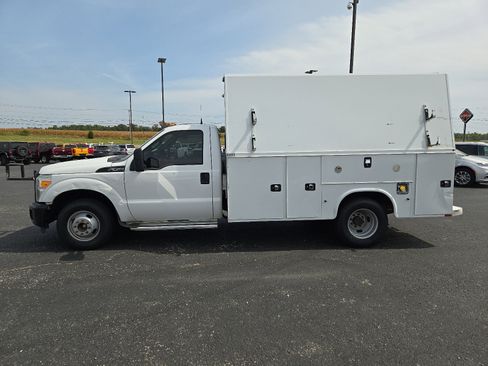 Used 2016 Ford F350 XL image 2