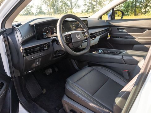 Used 2025 Nissan Murano SV AWD/4WD image 11