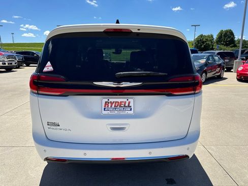 Certified 2023 Chrysler Pacifica Touring-L FWD image 33