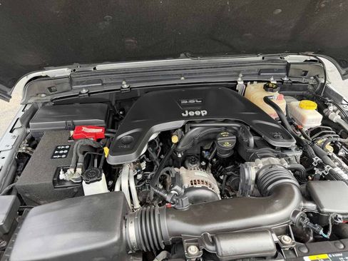 Used 2019 Jeep Wrangler Sport AWD/4WD image 19