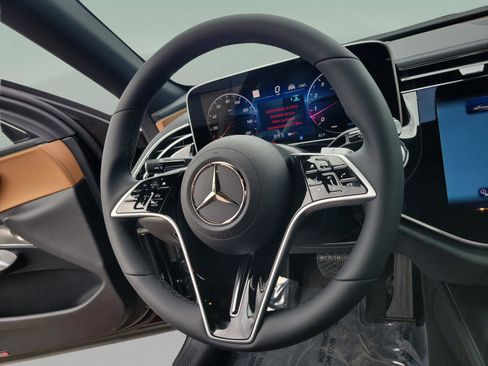 New 2026 Mercedes-Benz E 450 4MATIC Sedan image 10