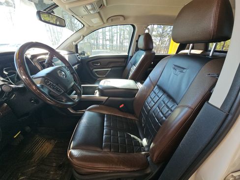 Used 2019 Nissan Titan Platinum Reserve w/ Platinum Utility Package image 10