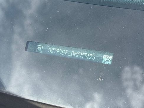 Used 2021 GMC Sierra 1500 AT4 w/ AT4 Premium Package image 3