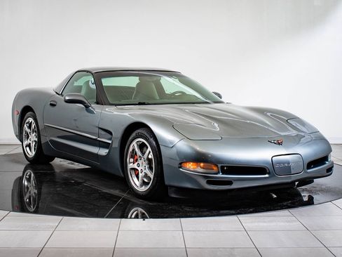 Used 2004 Chevrolet Corvette Coupe w/ Roof Package image 5