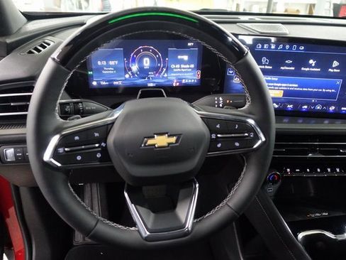 Used 2025 Chevrolet Traverse LT w/ Enhanced Driving Package image 11