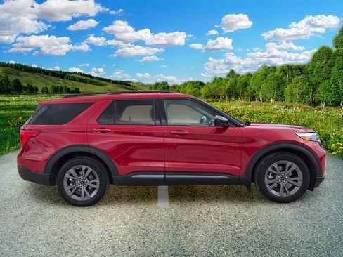 Used 2023 Ford Explorer XLT w/ Equipment Group 202A RWD image 7