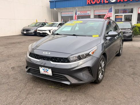 Used 2024 Kia Forte LXS FWD image 4