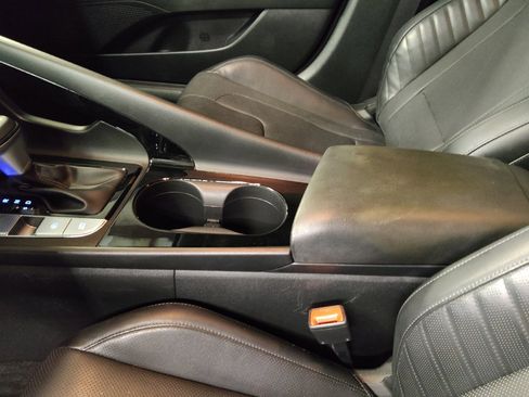 Used 2023 Hyundai Elantra Limited w/ Preferred Accessory Package FWD image 26