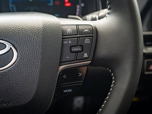 Used 2025 Toyota Camry SE image 23