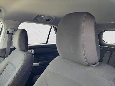 Used 2021 Ford Explorer XLT RWD image 13