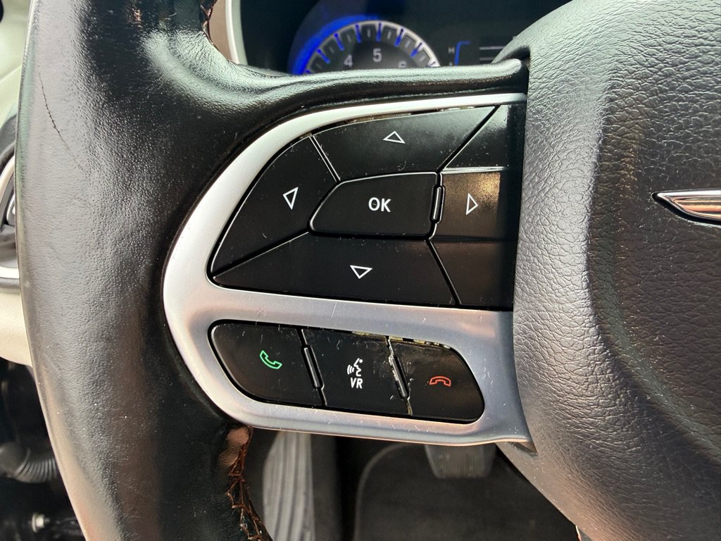Used 2019 Chrysler Pacifica Touring-L FWD image 26