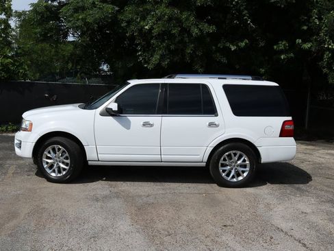 Used 2017 Ford Expedition Limited w/ Equipment Group 301A RWD image 2