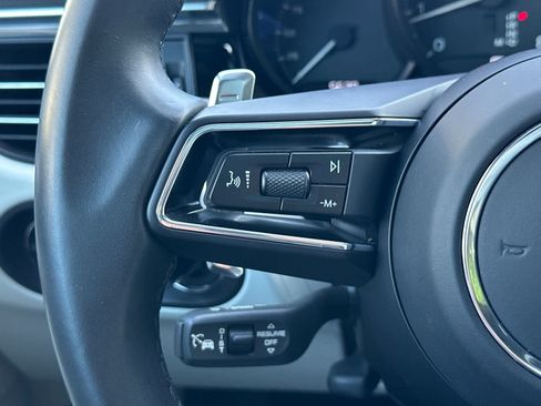 Certified 2025 Porsche Macan AWD/4WD image 26