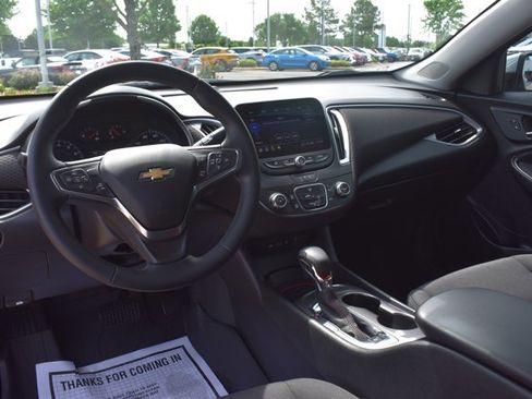Used 2025 Chevrolet Malibu RS FWD image 17