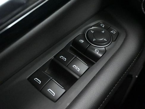 Used 2025 Chevrolet Suburban Premier image 17