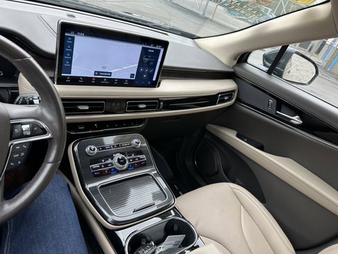 Used 2022 Lincoln Nautilus Reserve image 13