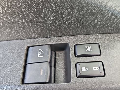 Used 2012 Nissan Frontier SV w/ Sport Appearance Pkg image 23