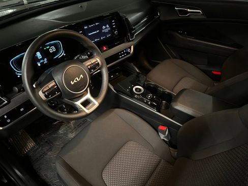 Certified 2025 Kia Sportage LX image 9