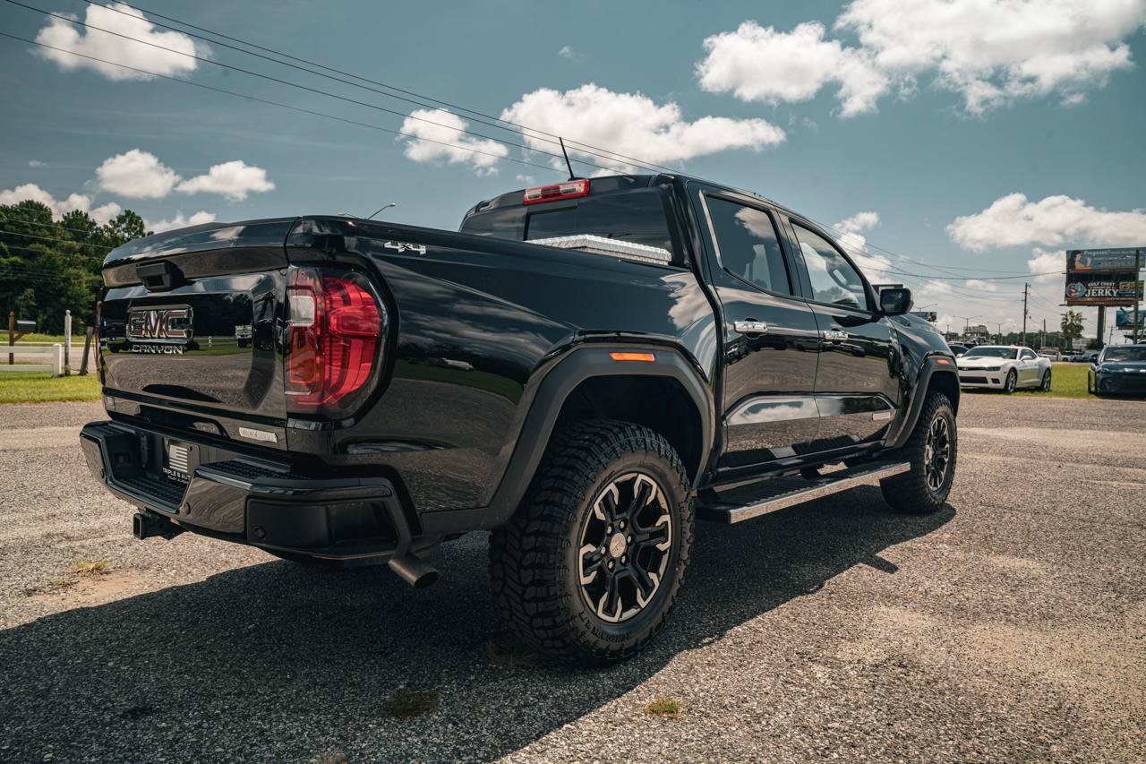 Used 2025 GMC Canyon Elevation AWD/4WD image 4