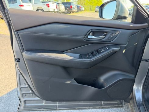 Used 2023 Nissan Rogue SL w/ SL Premium Package image 13