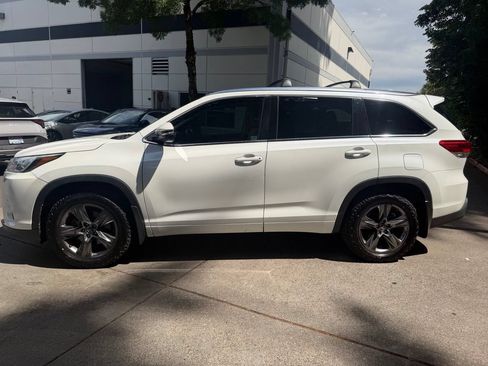 Used 2018 Toyota Highlander Limited Platinum AWD/4WD image 7