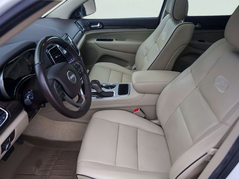Used 2020 Jeep Grand Cherokee Overland RWD image 11