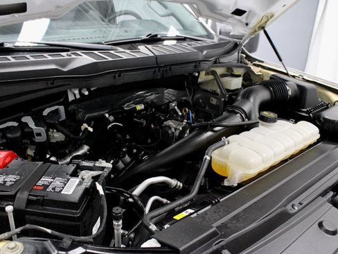 Certified 2021 Ford F150 XLT image 16