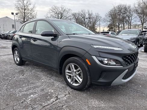 Used 2023 Hyundai Kona SE image 3