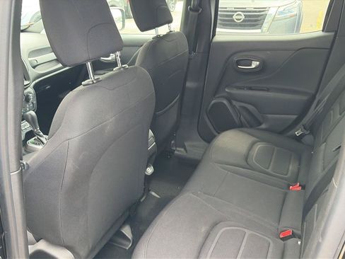 Used 2022 Jeep Renegade Latitude w/ Convenience Group AWD/4WD image 28