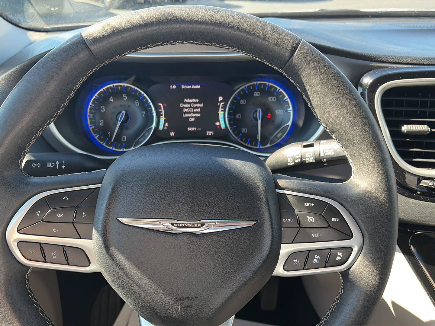 Used 2024 Chrysler Pacifica Touring-L FWD image 27