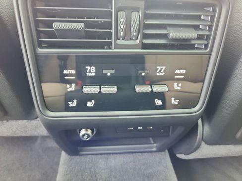 Used 2024 Porsche Cayenne Coupe image 27