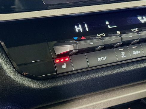 Used 2022 Toyota Tundra SR5 w/ SR5 Premium Package image 19