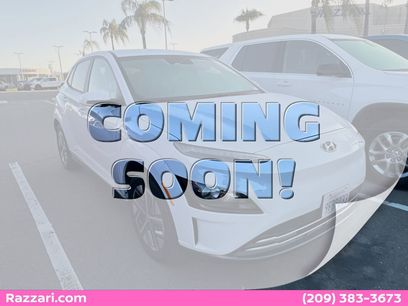 Used 2023 Hyundai Kona SE w/ Cargo Package